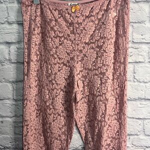Free People intimately NWOT All Day Capri misty rose  large Lace biker shorts